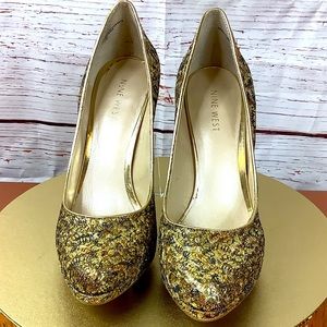 NINE WEST GOLD GLITTER HEELS